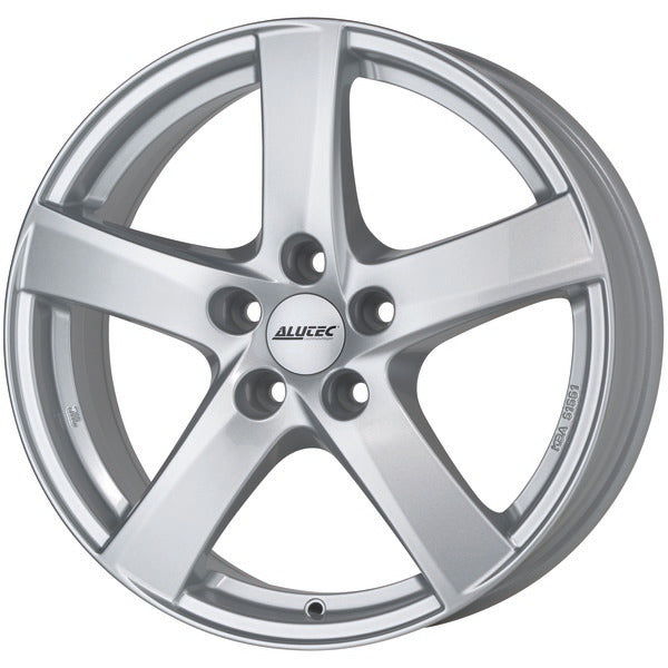 Komplette vinterhjul til Mercedes-Benz C-Klasse W206 med Alutec Freeze 17"